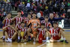 Foci és jótékonyság: Böjte Csaba hívására 2000 Kárpát-medencei fiatal ünnepelt Sepsiszentgyörgyön