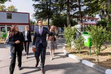 FRISSÍTVE– Vakcinabotrány: Lemondott az országos egészségbiztosító elnöke