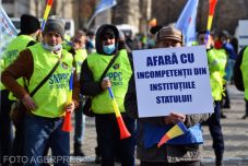 Tüntetési hullám – elégedetlenek a közalkalmazottak az öt százalékos bérelemeléssel