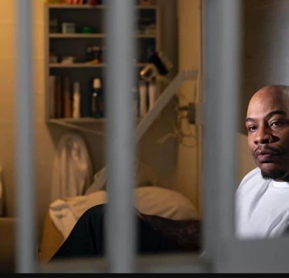 Huszonegy évet ült ártatlanul börtönben – most kiszabadult