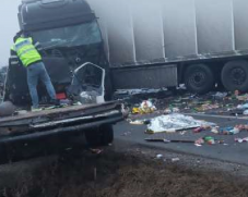 Tragédia: két kamionnal ütközött, szörnyethalt egy 21 éves fiatal