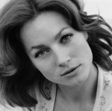 Legendákkal játszott együtt a filmvásznon – meghalt Shirley Anne Field