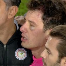 Focibotrány: a klubelnök megütötte a játékvezetőt, a futballisták megrugdosták (VIDEÓ)