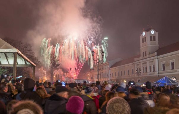 Két tűzijátékkal és főtéri koncertekkel köszöntik az újévet Sepsiszentgyörgyön