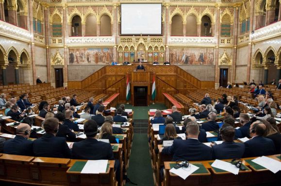 Szuverenitásvédelmi törvényt fogadott el a magyar parlament 