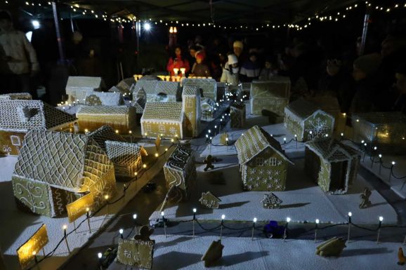 Mikóújfalu mézeskalácsból – idén még nagyobbat álmodtak a fiatalok