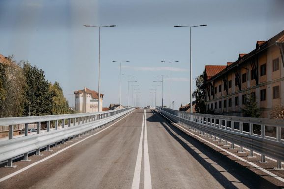Megkezdődött a csíkszeredai vasúti felüljáró terhelési tesztelése