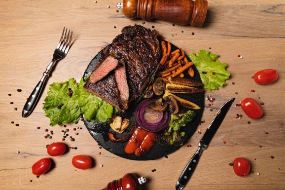 Ajándékra vagy élelmiszerre költenek többet a romániaiak karácsonykor?