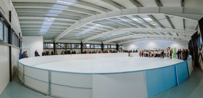 Fedett műjégpályát avattak Kalotaszentkirályon – ez az első Kolozs megyében