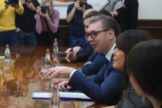 Választ Szerbia: hatalmon maradhat Vucsics elnök pártja, a VMSZ szövetségese 