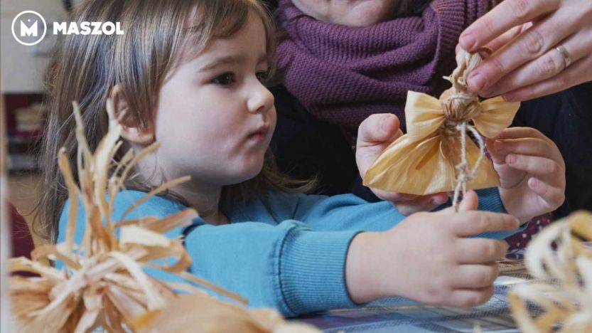 Erdély legjei – ünnepi különkiadás: csuhéangyal készítése