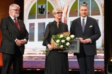 Pro Architektúra díjat kapott Lázár Jánostól a Transylvania Trust Alapítvány a bonchidai Bánffy-kastély felújításáért