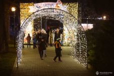 Megnyílt a karácsonyi vásár Székelyudvarhelyen, idén a tűzijáték sem marad el