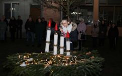 Gyertyagyújtás Kárásztelken