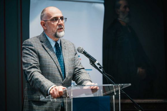 Bírálja a tervezett adóemeléseket Kelemen Hunor