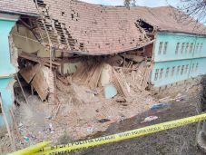 Egy diák meghalt és több súlyosan megsérült, amikor részben összeomlott a Tamási Áron Gimnázium bentlakása