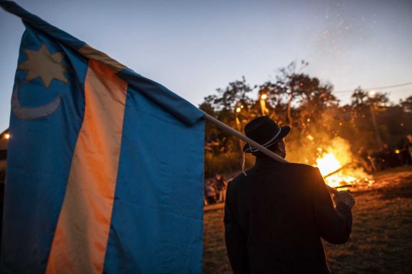 FRISSÍTVE – Három autonómiatervezetet iktattak a képviselőházban, Ciolacu szerint ezt sürgősen le kell állítani