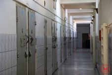 Vádat emeltek a tanárát megkéselő nagyváradi diáklány ellen