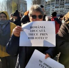 Nagyobb fizetésért tüntettek a bukaresti könyvtárosok
