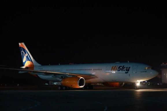 Megérkezett Romániába az első szélestörzsű repülőgép