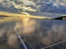 Erdélyben található a legnagyobb tetőre szerelt romániai napelempark