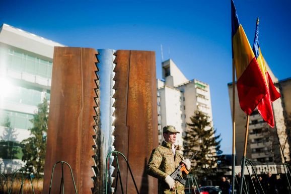 Botrány Szatmárnémetiben: nem mondhattak magyar imát a forradalom magyar hőseiért