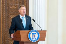 Klaus Iohannis karácsonyra: velem együtt bízzanak Románia esélyében