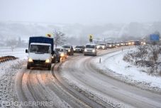 Országszerte havazik, gondokat okoz a közlekedésben