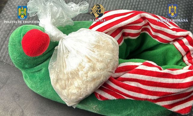 Lebukott a határon a mamuszba rejtett drogokkal a csempész