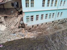 Nem javul a bentlakás romjai alól kimentett diáklány állapota