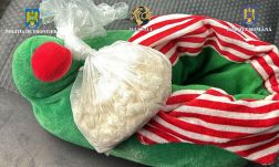 Lebukott a határon a mamuszba rejtett drogokkal a csempész