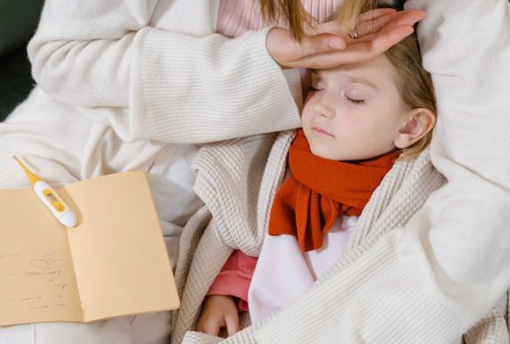 Egyre több légzőszervi megbetegedéssel küzdő gyermekkel szaladnak a sürgősségre – Többségük influenzás