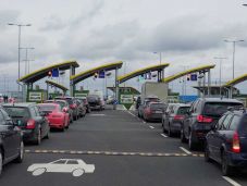 Nagy a forgalom a határnál: pénteken több mint 100 ezren érkeztek az országba