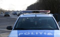 Több mint 400 jogosítványt vontak be a rendőrök pénteken, 13-at drog hatása alatti vezetés miatt