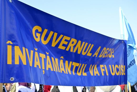 Béremelésért tüntettek a tanügyi szakszervezetek Bukarestben