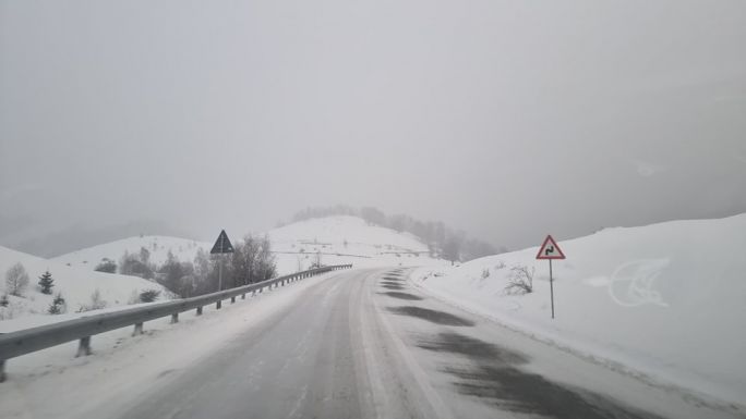 Megnyitották a forgalom előtt a Transalpina út egy szakaszát