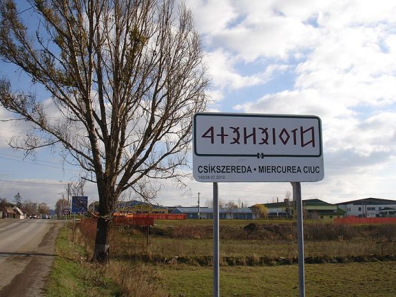 Nem írják ki Csíkszereda nevét rovásírással is a város új helységnévtáblájára