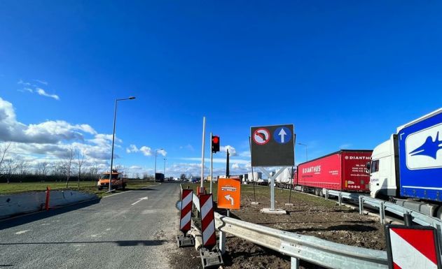 Menet közben méri a teherautók súlyát az új rendszer a nagylaki autópálya-határátkelőnél