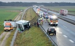 FRISSÍTVE – Meghalt három román állampolgár egy szlovéniai buszbalesetben