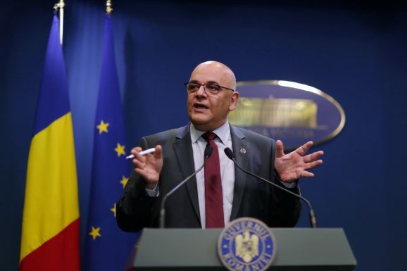Hatvan fős mentőcsapatot és négy keresőkutyát küld Románia Törökországba