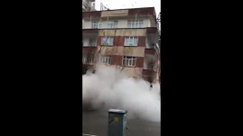 Török földrengés: így dőlt össze egy hatemeletes épület (VIDEÓ)