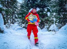 Elhunyt egy hétgyerekes asszony, aki a havazás miatt nehezen megközelíthető otthonában szült