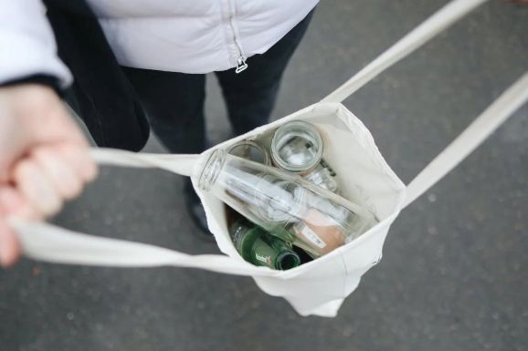 Digitális hulladékgyűjtő szigeteket hoznak létre több erdélyi megyében