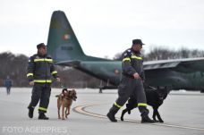 Az EU több mint 1180 kutató-mentő szakembert küld Törökországba