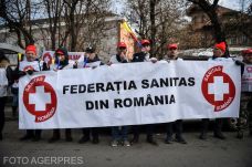 A parlamenti pártok székházainál folytatja tiltakozássorozatát a Sanitas