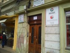 Bezárnak az EMNT honosítási ügyintézési irodái