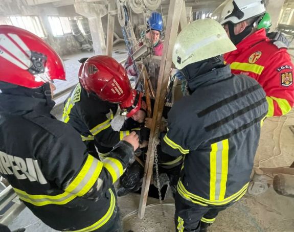 Beesett a magtározóba egy munkás az Arad megyei Újszentannán