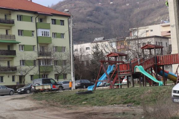 Tömbházakat és oktatási intézményeket újítanak fel Szilágysomlyón