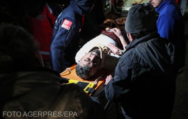 Tizenegy nappal a földrengés után még találnak túlélőket