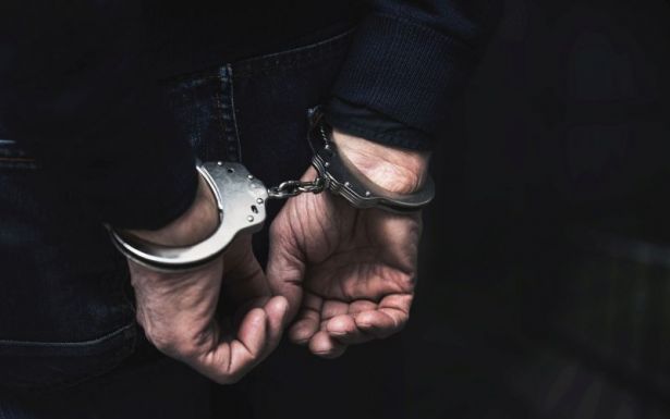 Őrizetbe vették a két férfit, akik elraboltak a háza udvaráról egy nőt